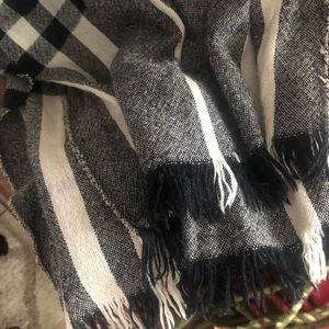 Burberry Black/White Cotton Scarf